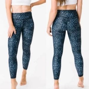 Zyia Active Womens Leggings Scrunchy Light N Luxe Leopard Print 7/8 Size 6